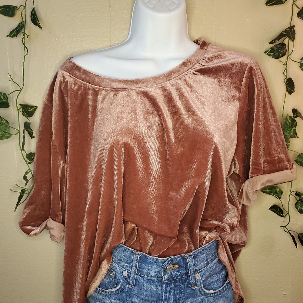 Amaryllis Velvet Top